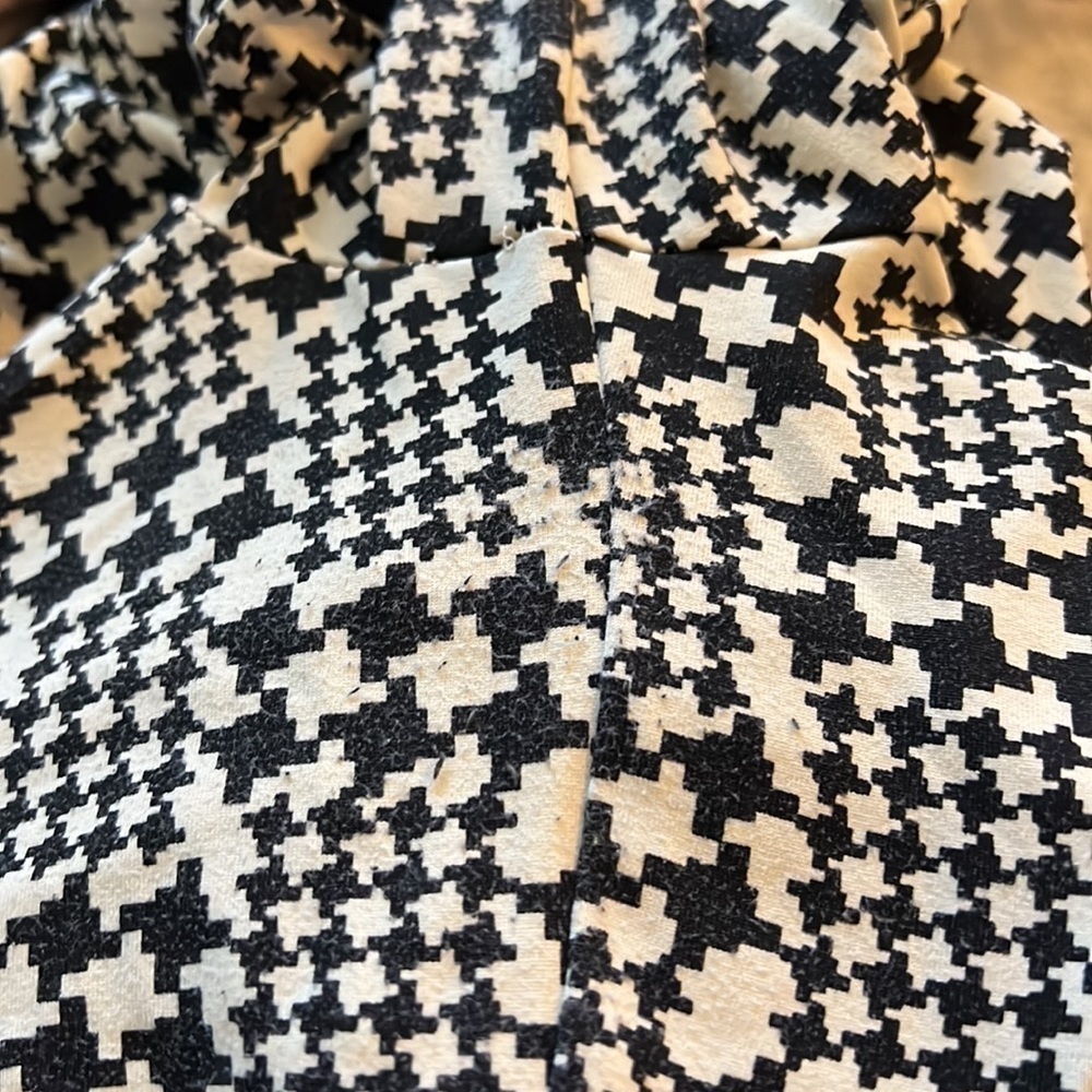 Talbots Sz S petite crossed V cleavage black white top blouse - Picture 7 of 7